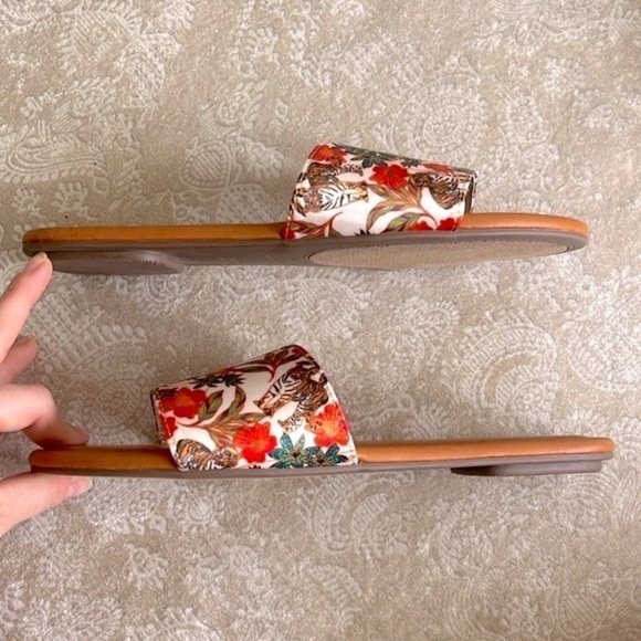 Brand New Jessica Simpson Tropical Jungle Tigers Large Strap Slides Sandals - Picture 5 of 13